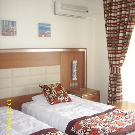Hotel The 4*
