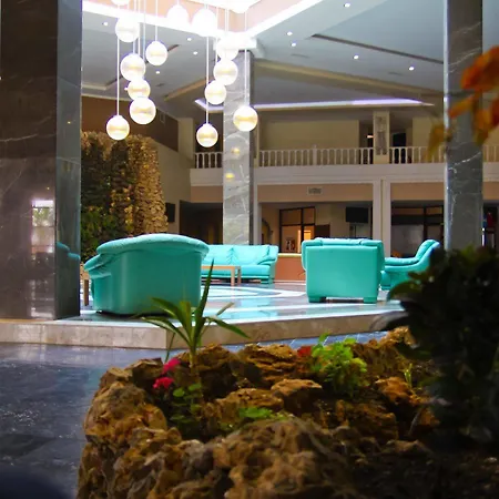 Hotel The 4*